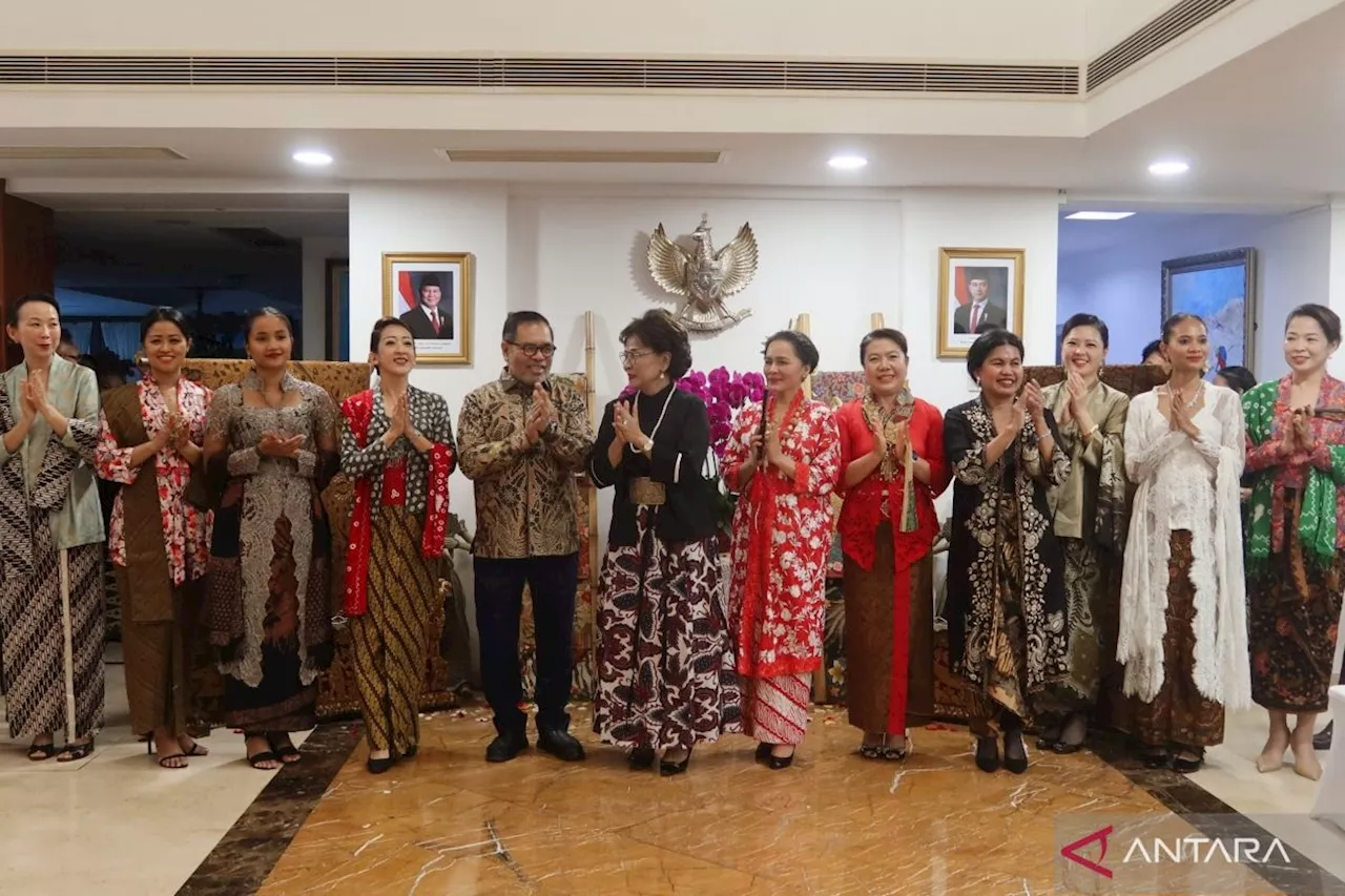 KBRI Beijing kenalkan filosofi batik dalam acara 'ASEAN Ladies Circle'