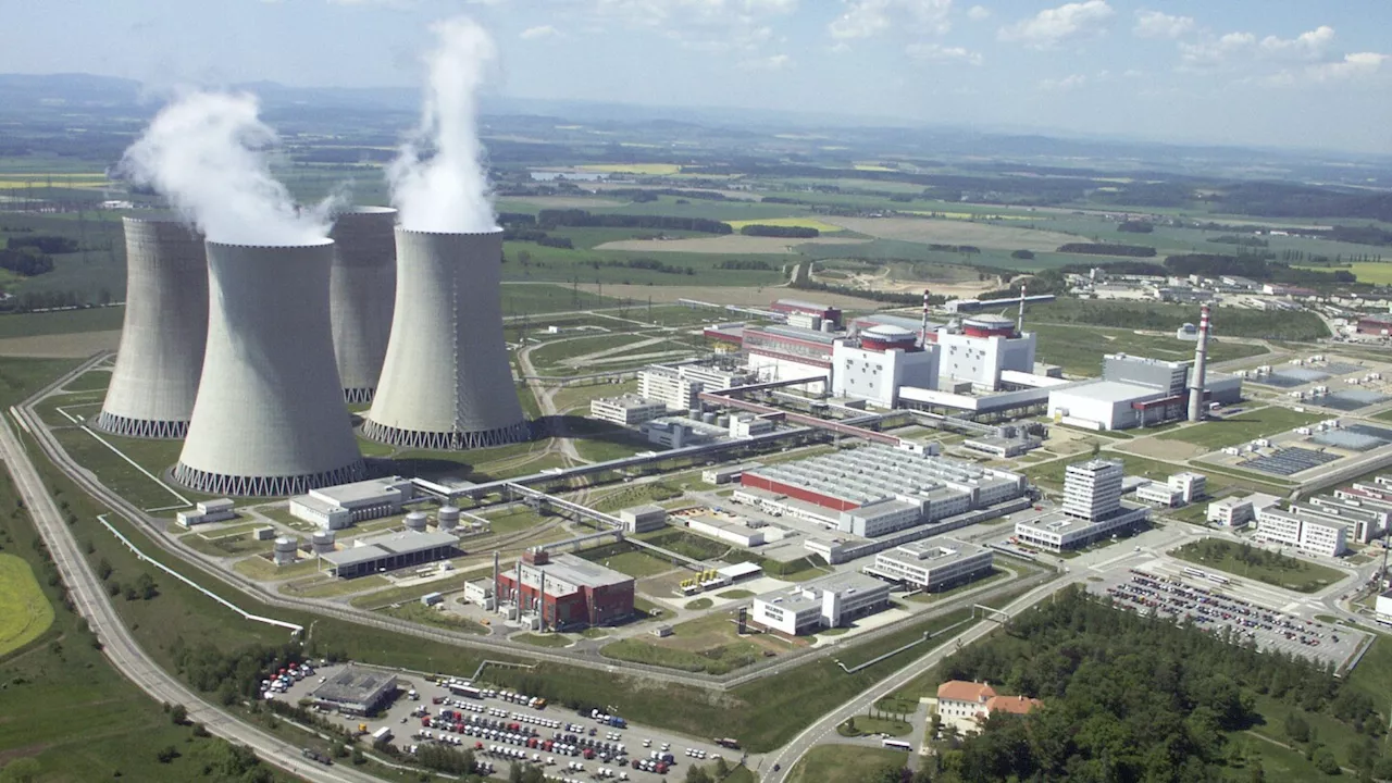 Czech power company CEZ signs deal with Britain's Rolls-Royce SMR to build modular nuclear reactors