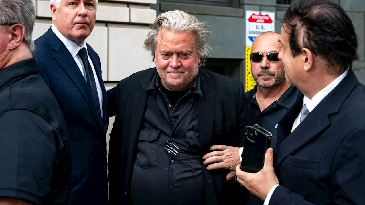 Entrave à l'enquête sur l'assaut du Capitole: l'ex-conseiller de Donald Trump Steve Bannon libéré de prison