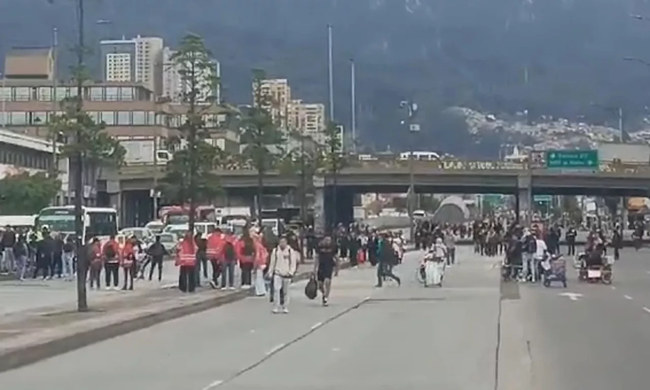 Si puede, no pase por el centro de Bogotá: protestas en estación Ricaurte se agravaron