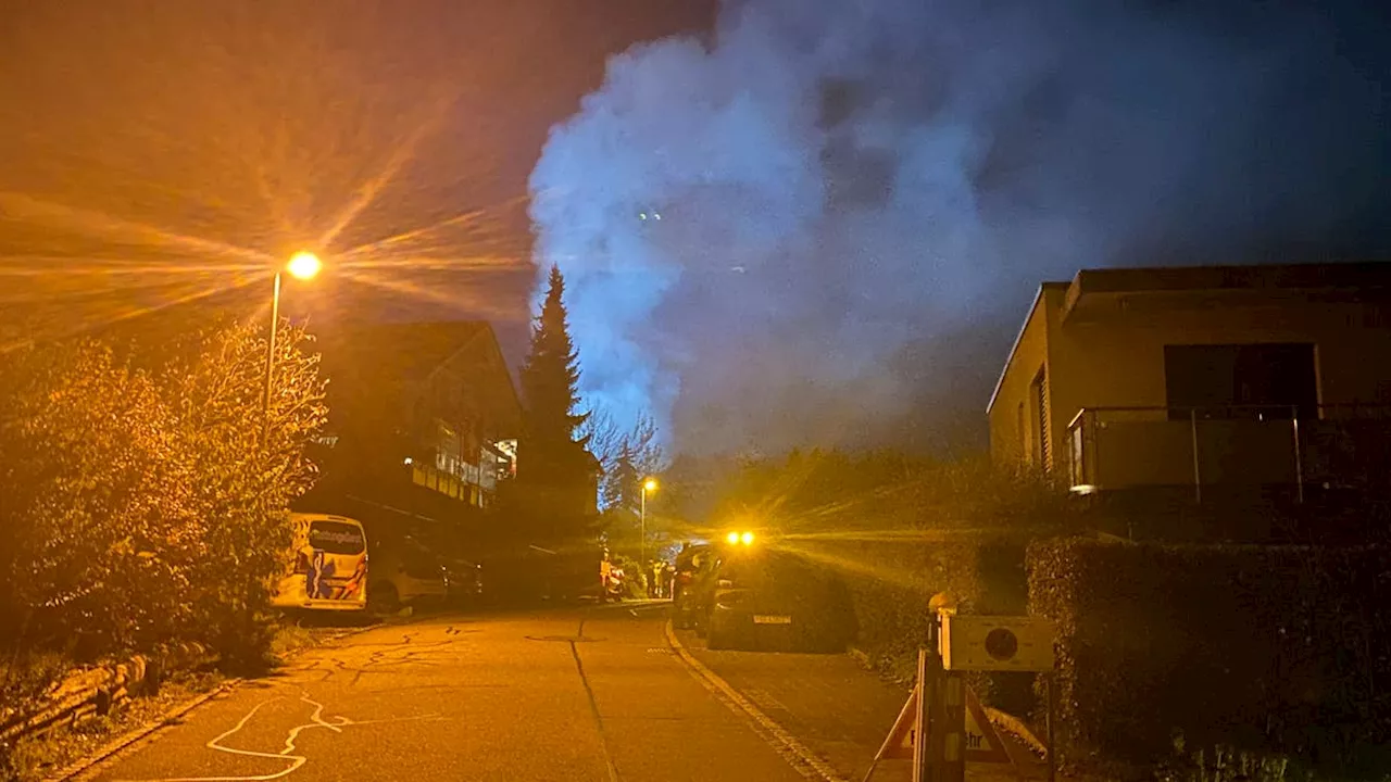 Brand in Einfamilienhaus in Erlinsbach – Bewohnerin kann sich aus Gebäude retten