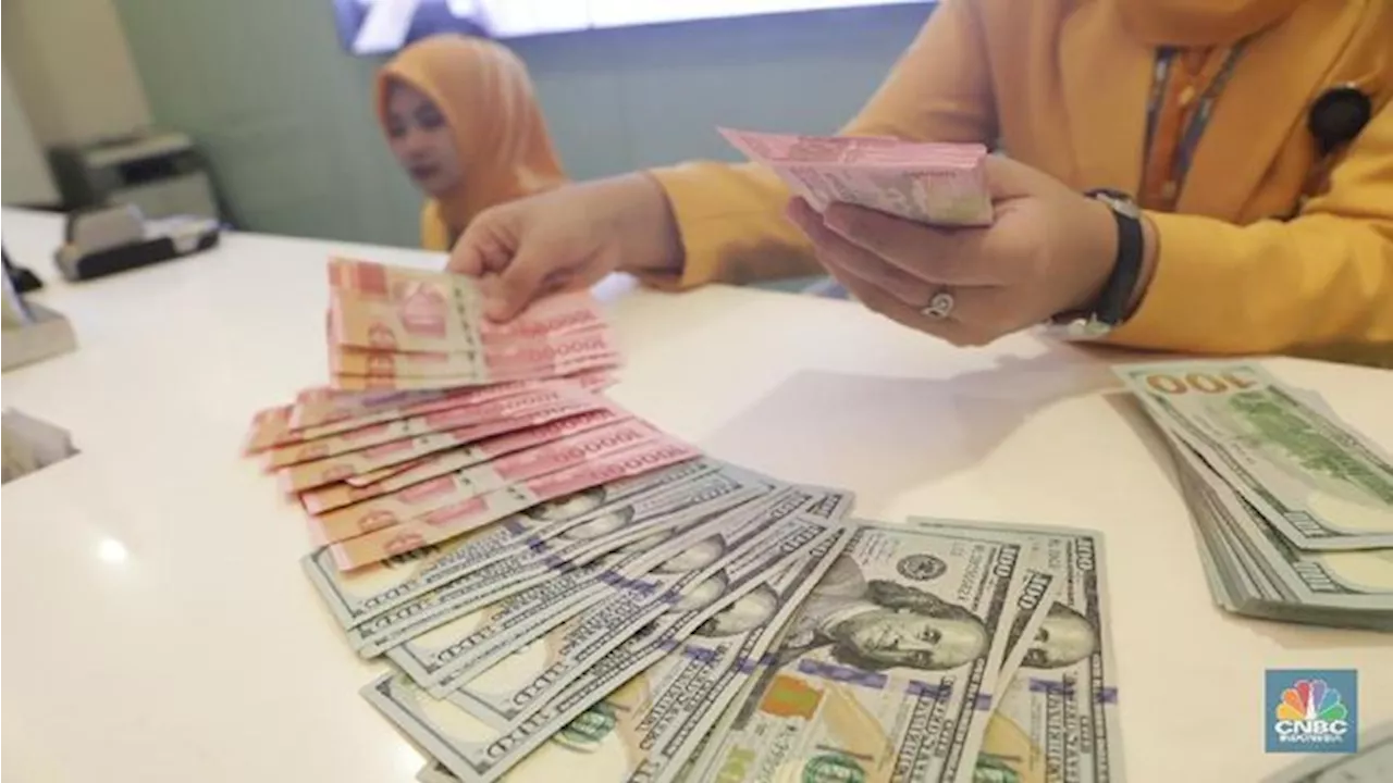 Rupiah Ditutup Melemah 0,22%, Dolar Jadi Rp15.755