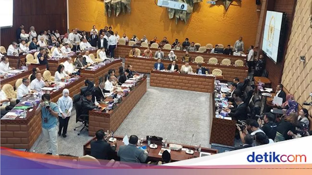 Maruarar Sirait Rapat Perdana Bareng Komisi V DPR Sebagai Menteri