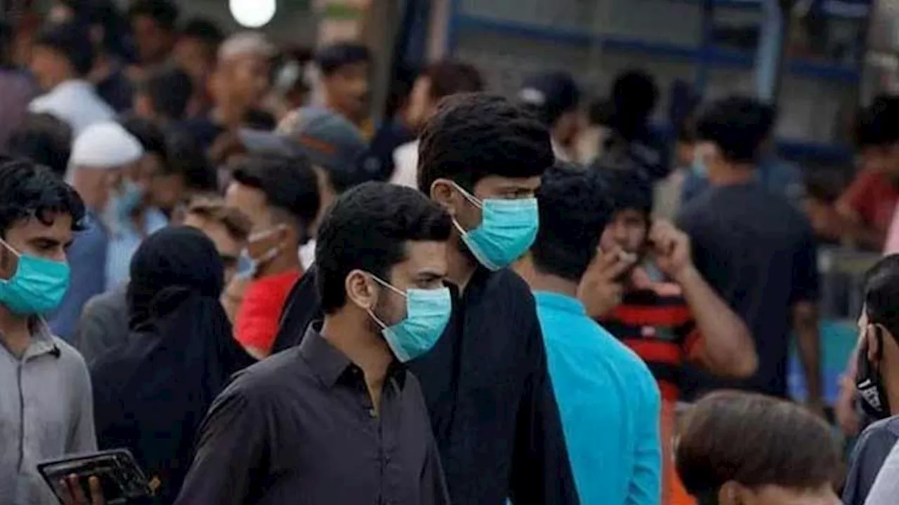 Wearing masks made mandatory in response to increase in air pollution in Lahore