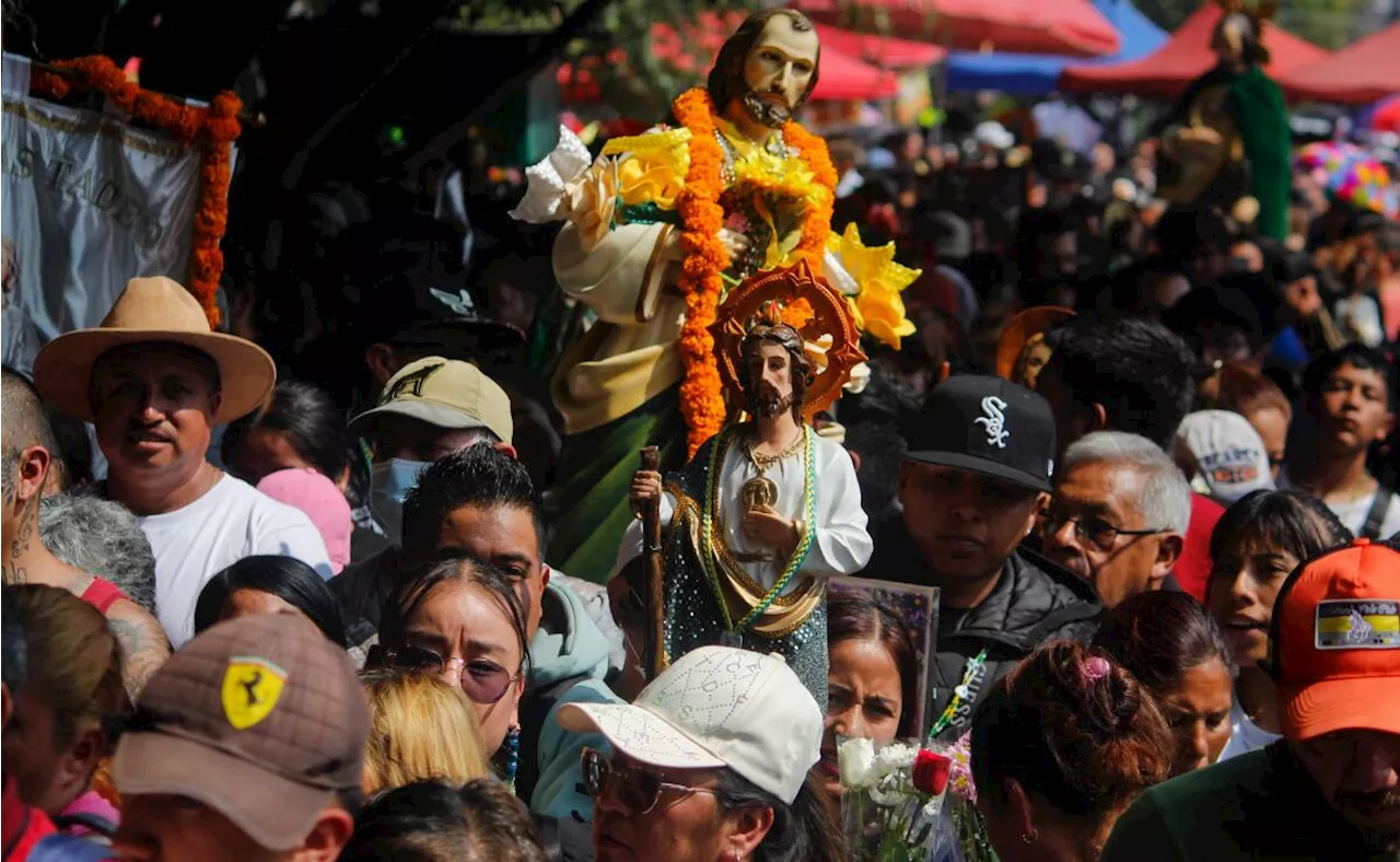 FOTOS: Entre flores y plegarias, feligreses visitan a San Judas Tadeo; así la celebración en la iglesia de San Hipólito