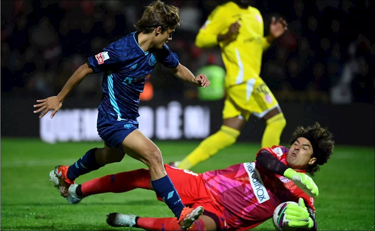 Guillermo Ochoa sufre escandalosa goleada con AVS en Portugal