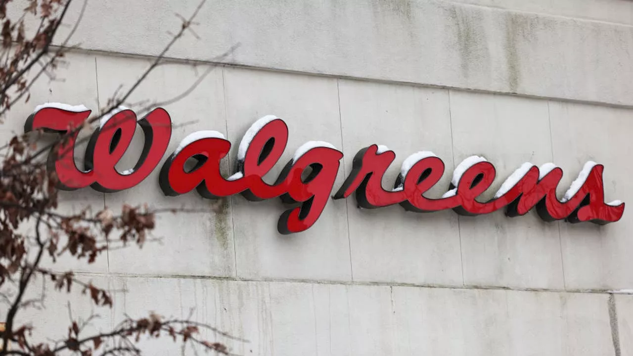 Walgreens lays off hundreds of employees, mostly in Chicago