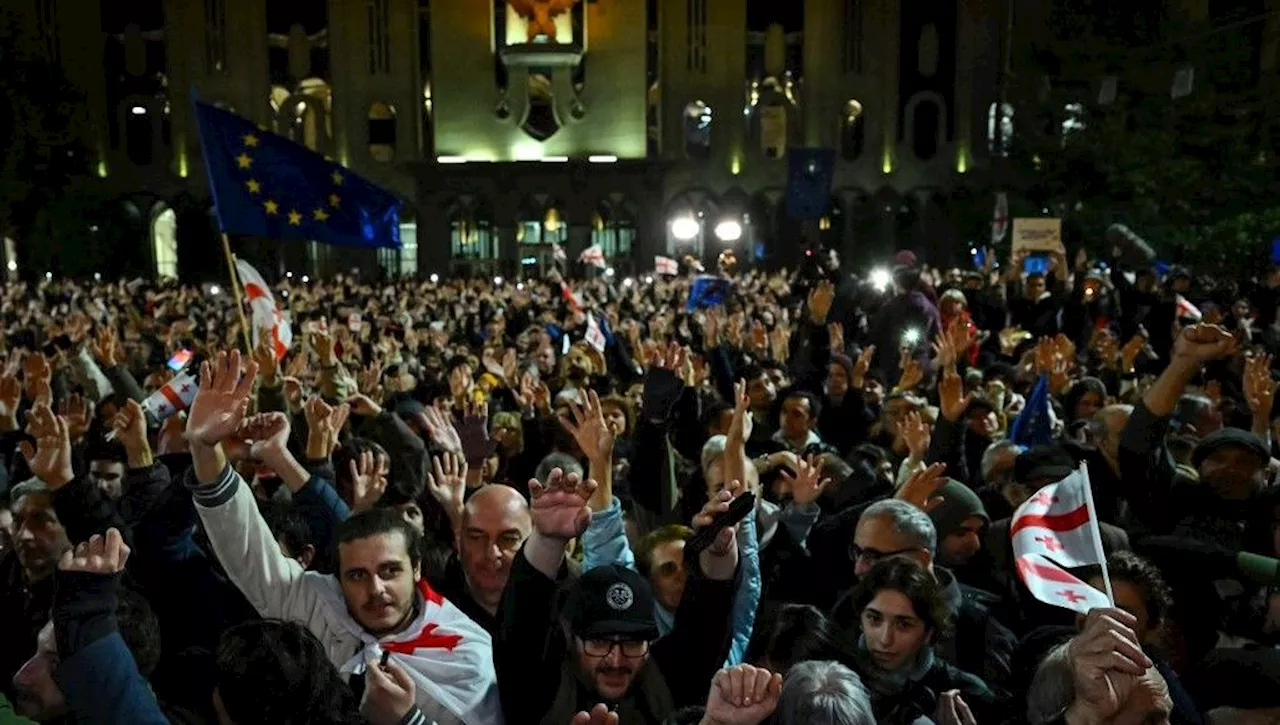 À Tbilissi en Géorgie, des dizaines de milliers de manifestants contre la mainmise de la Russie