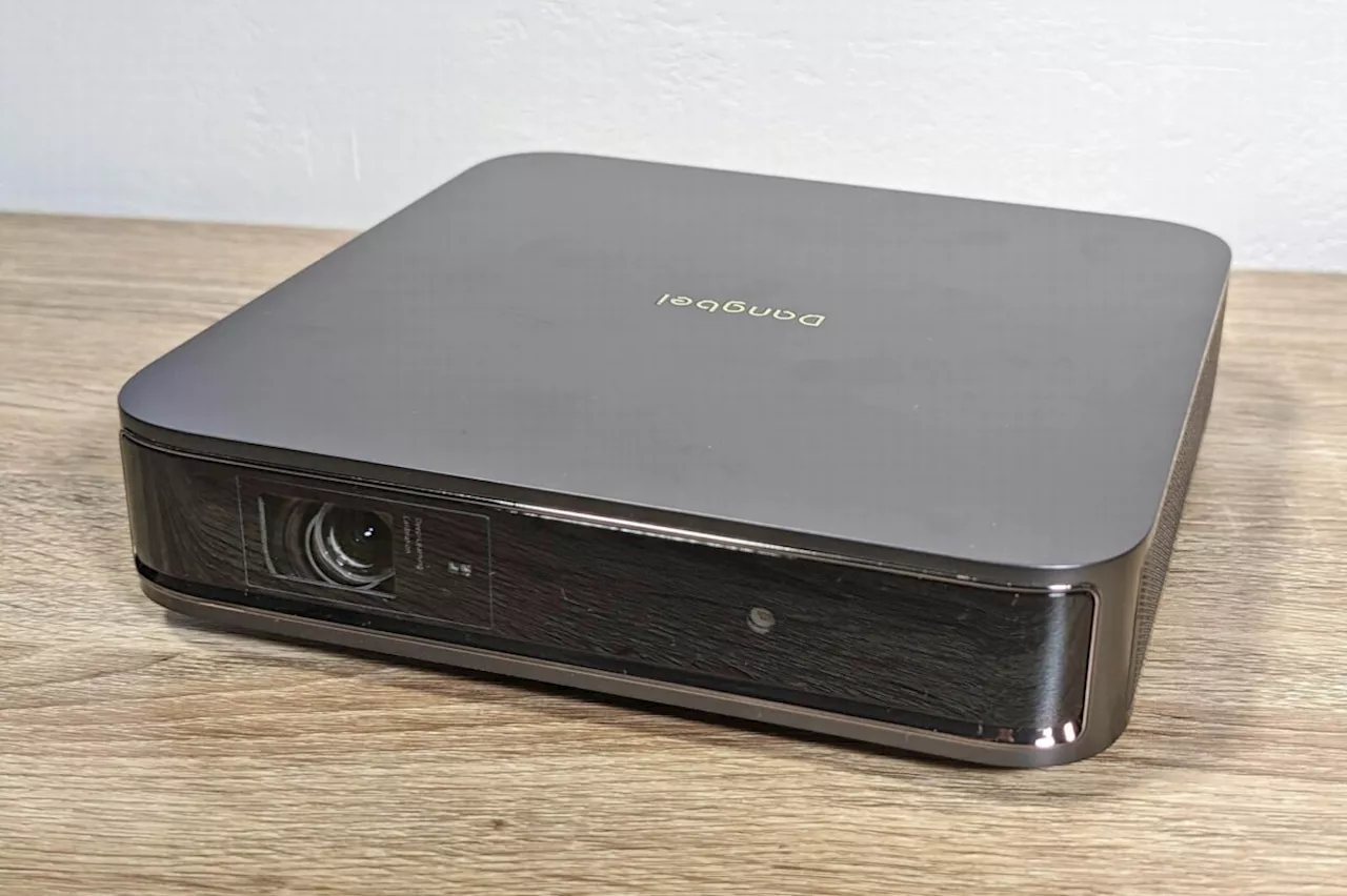 Amazon fait perdre 260 € à ce petit vidéoprojecteur Full HD avec Google TV intégré