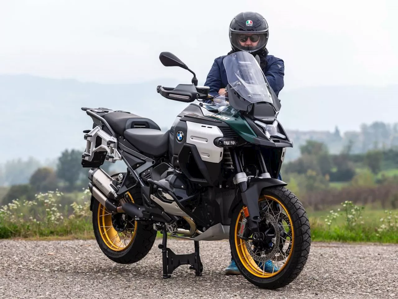 Prova della BMW GS1300 Adventure tra le colline nebbiose di Piacenza