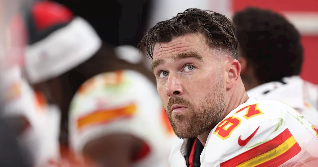 Travis Kelce reacts as Taylor Swift fan holds up 'Karma' banner at NFL game