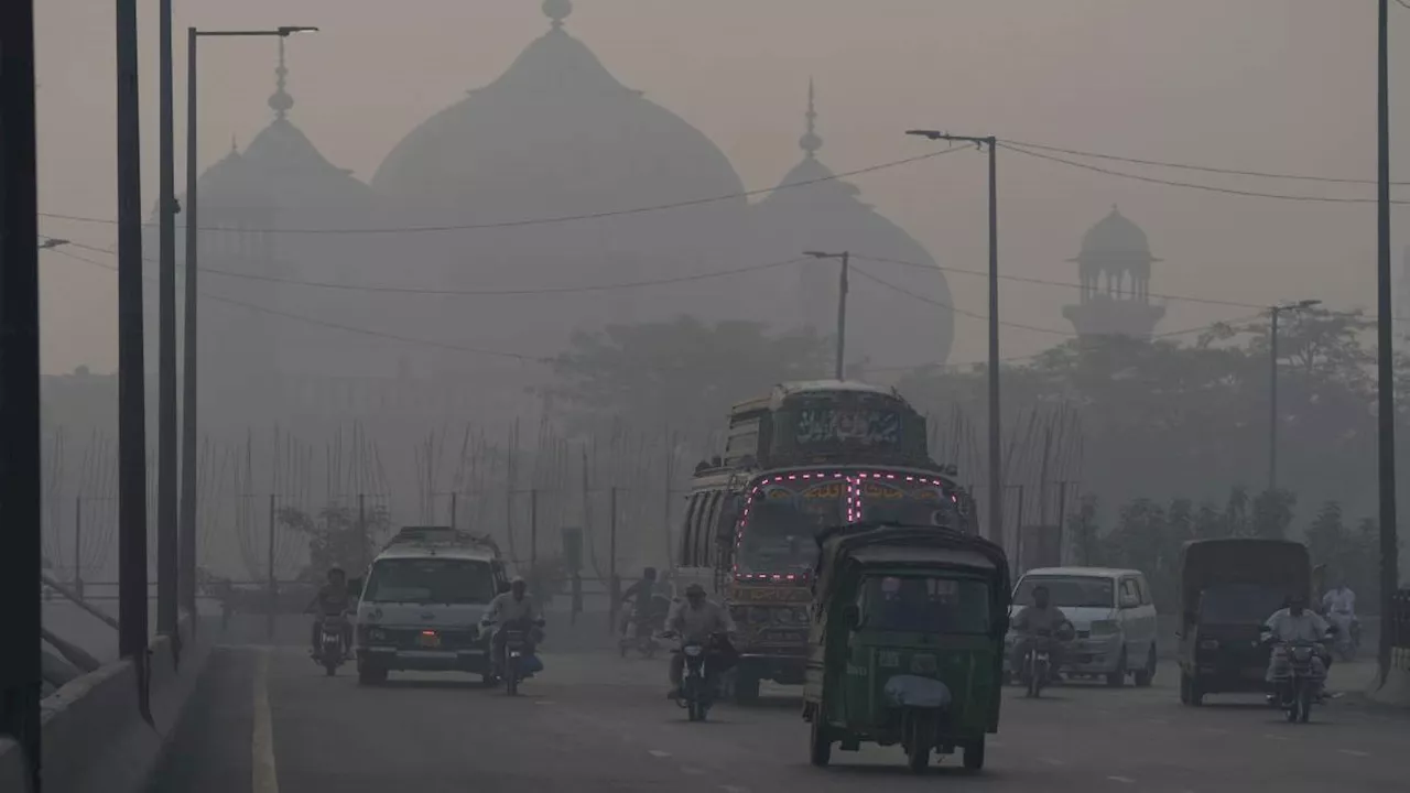 Lahore AQI: पाकिस्तान का लाहौर दुनिया का सबसे प्रदूषित शहर, AQI 950 के पार; आपातकालीन स्थिति