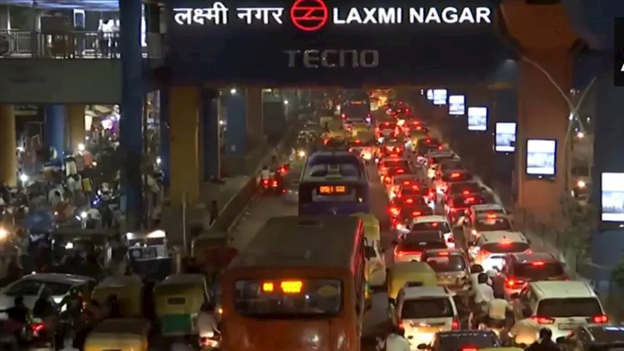 Traffic Jam in Delhi: दीवाली से पहले थमी दिल्ली, कई जगहों पर भीषण ट्रैफिक जाम