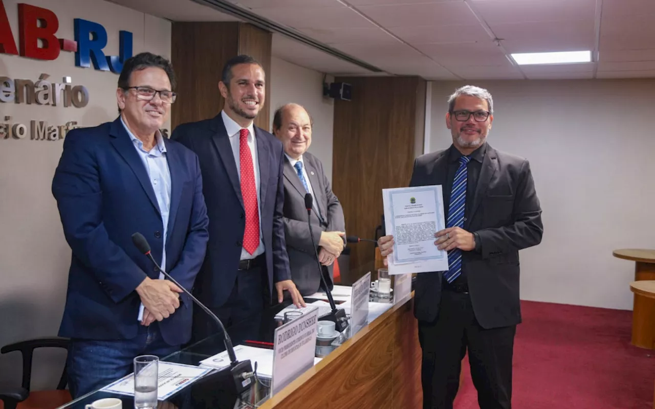 Fernando Tinoco toma posse na OAB-RJ para debater os direitos dos clubes