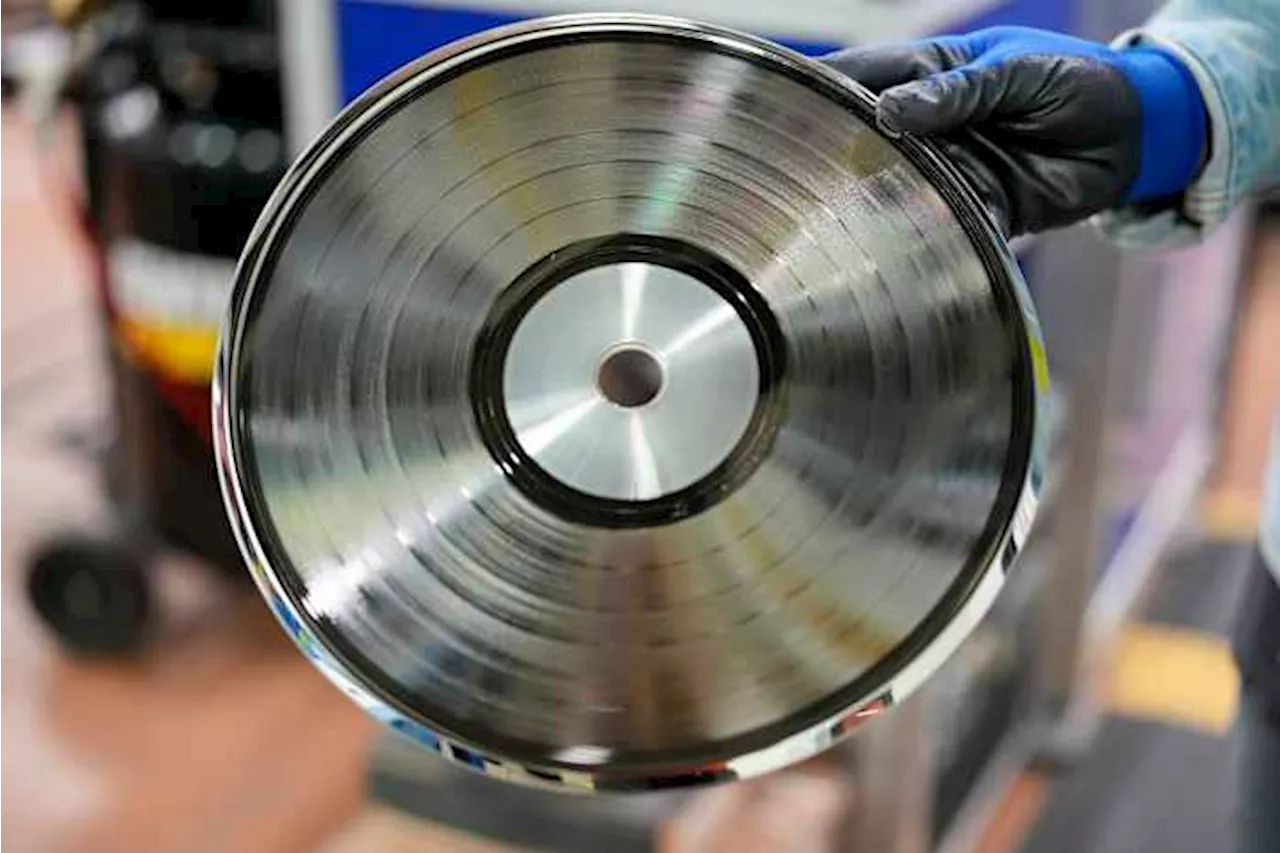 Vinyl thrives at United Record Pressing as the nation's oldest record maker plays a familiar tune