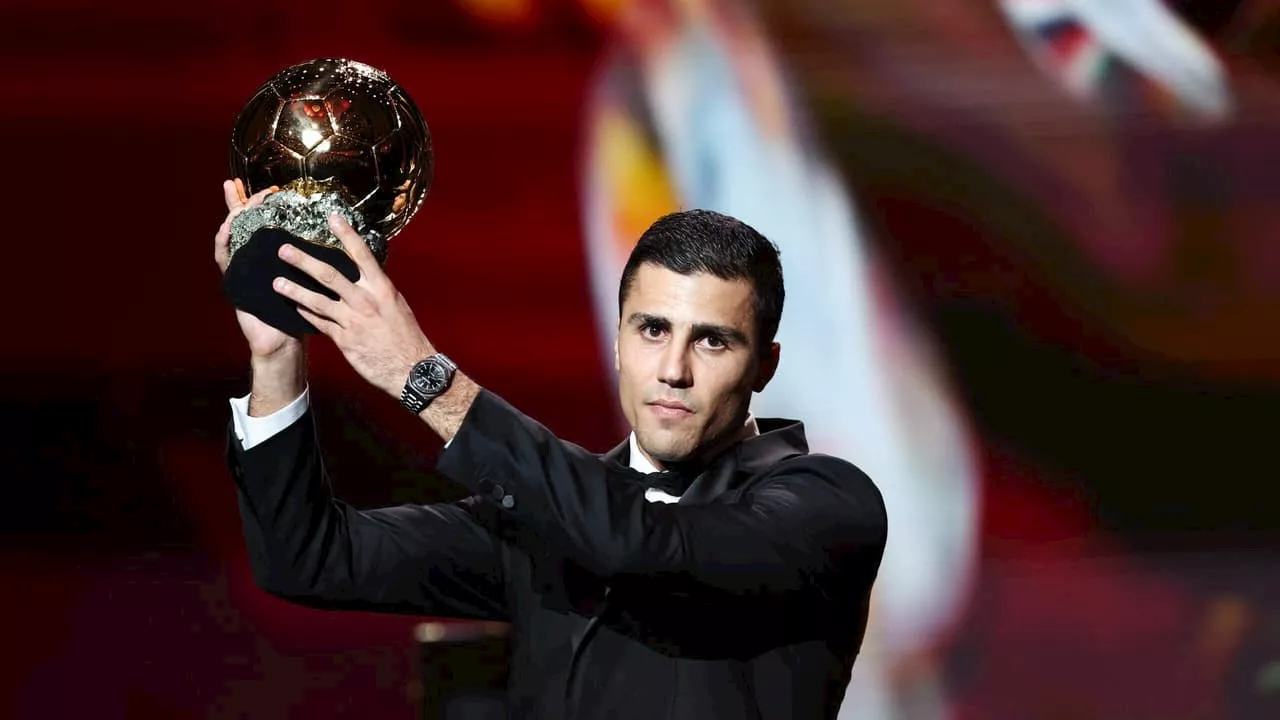 Rodri celebra conquista da Bola de Ouro em restaurante de Paris