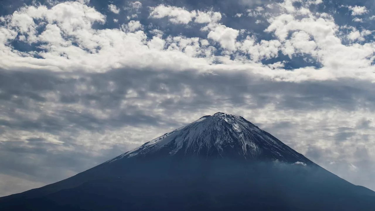 Gunung Fuji Jepang Pecahkan Rekor Belum Bersalju hingga Akhir Oktober 2024