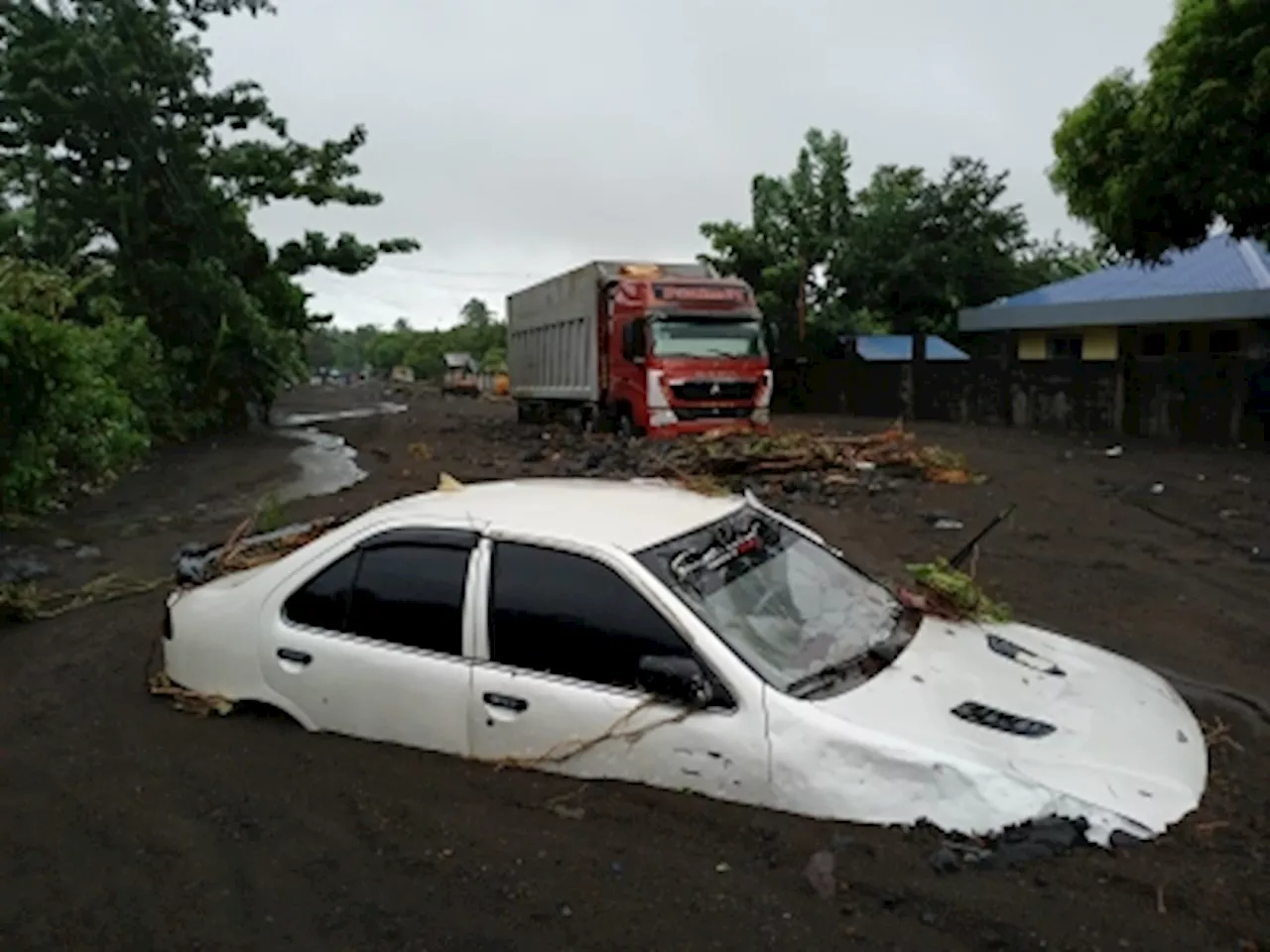 RMAF successfully provides relief to typhoon-hit Bicol region, overcoming challenging weather