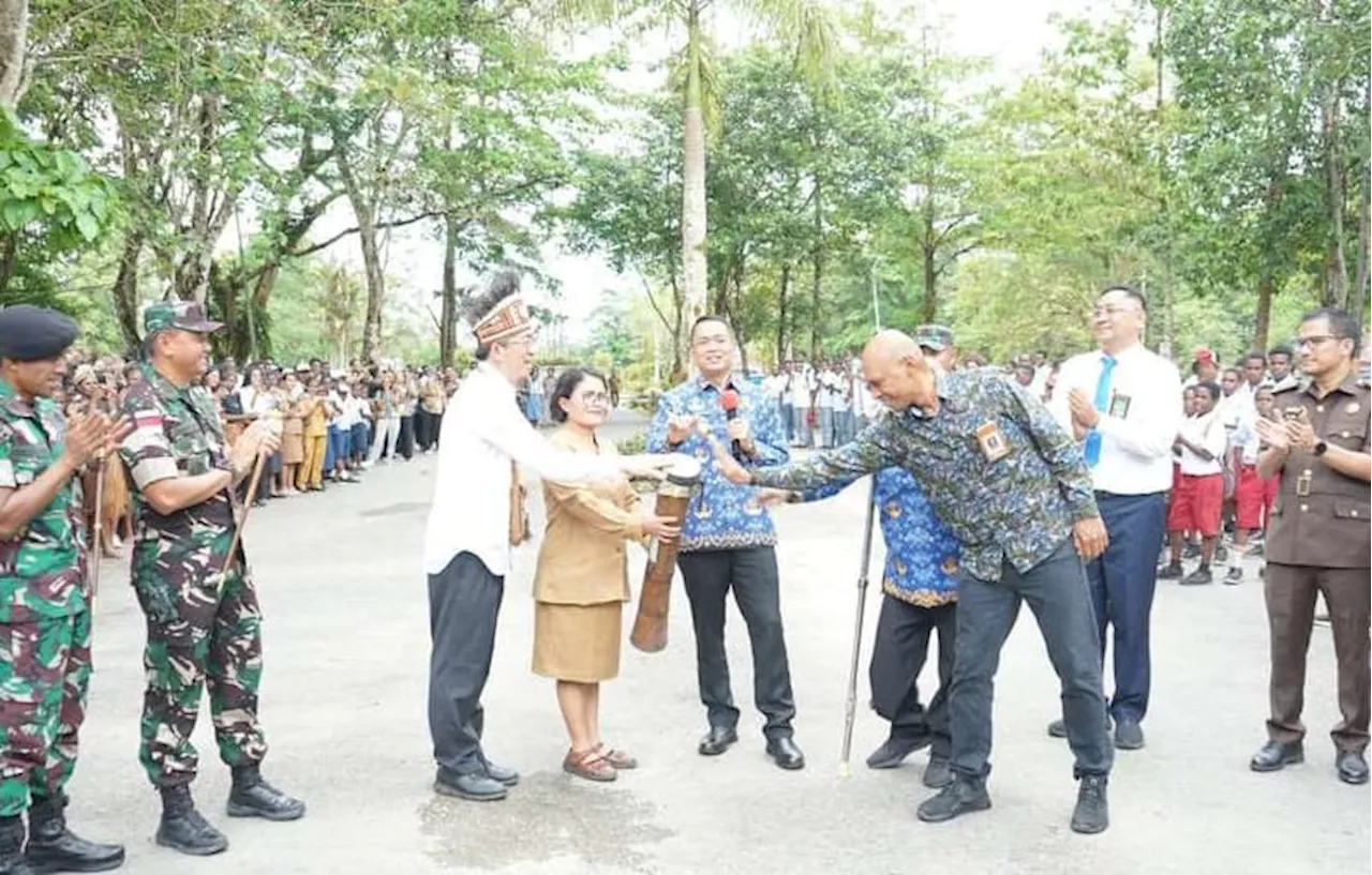 Pj Bupati Mimika Luncurkan Program Gasing Tingkatkan Mutu Pendidikan