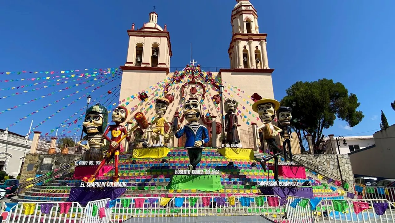 Dedican a “Chespirito” altar con sus personajes más emblemáticos en Santiago, NL