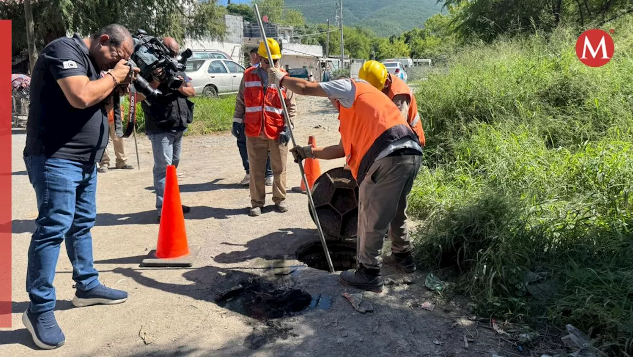 Desechos provocan colapso en drenaje de Monterrey; ropa, pedazos de llantas y plástico es lo encontrado