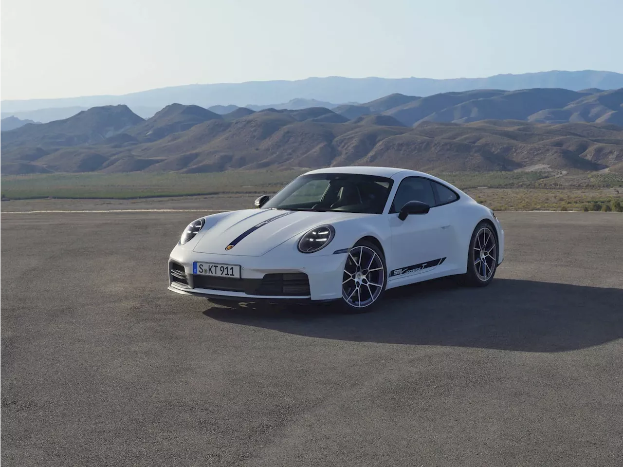 2025 Porsche 911 Carrera T arrives with standard manual, available convertible top