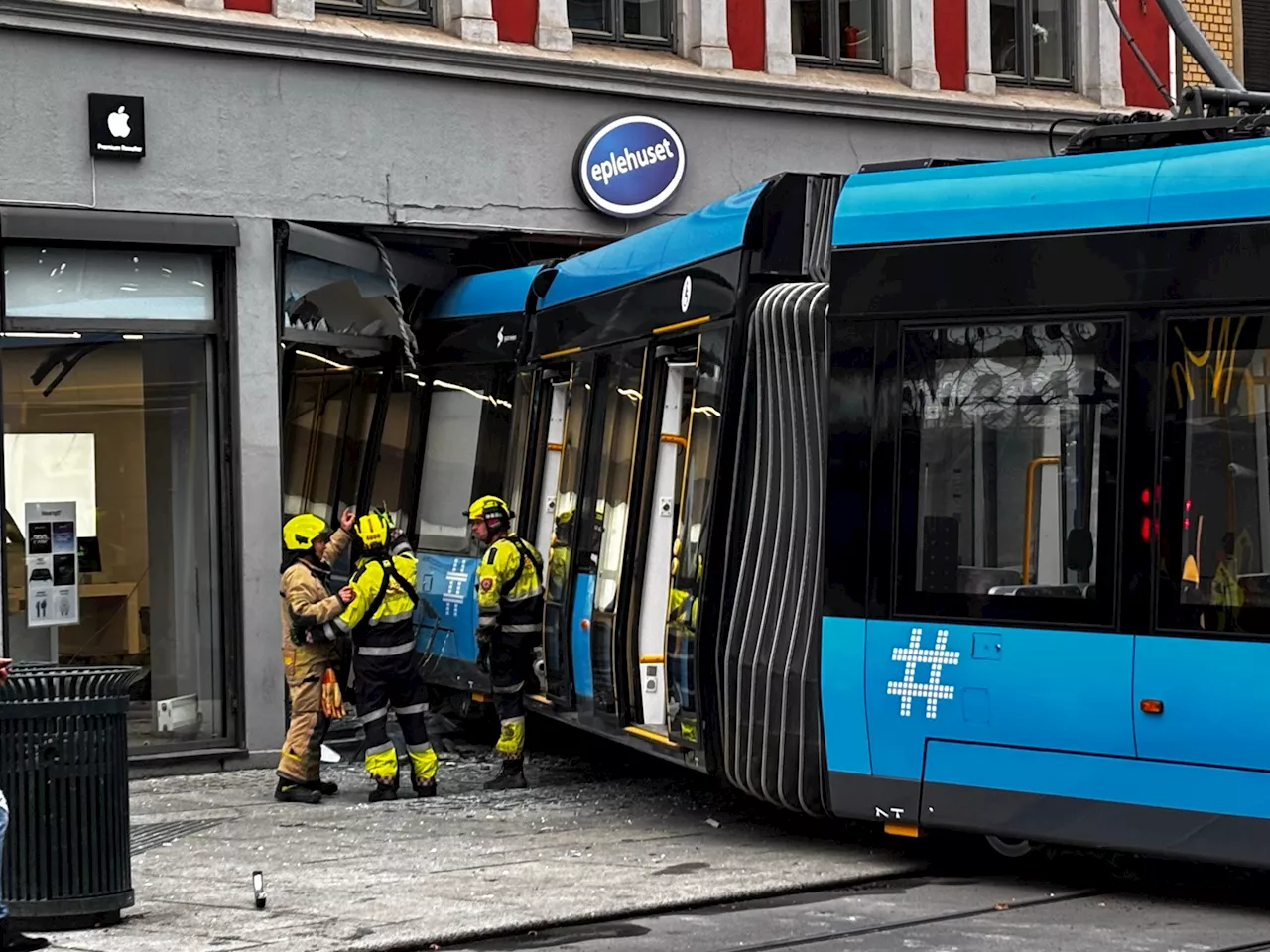 Trikkeulykken i Oslo: Starter arbeidet med å trekke trikken ut