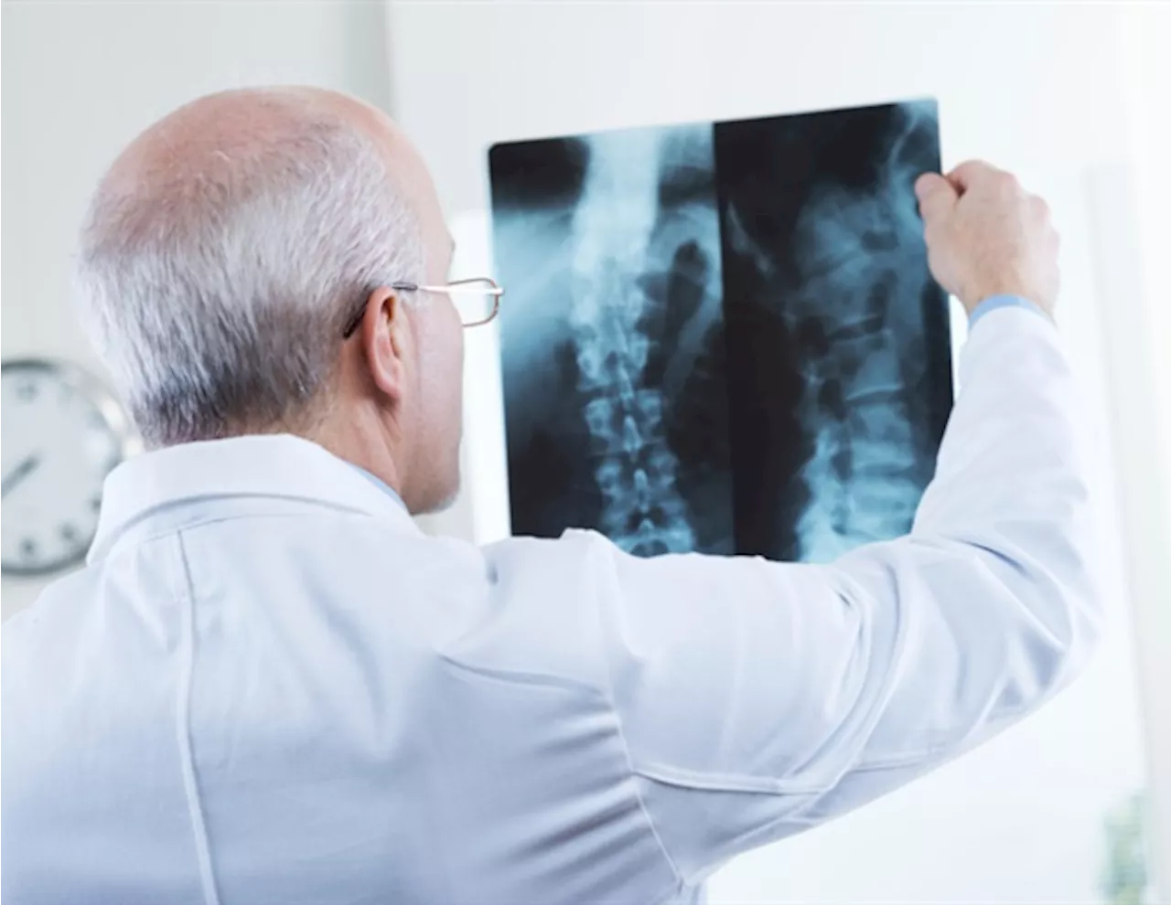 Patient symptom information enhances MRI accuracy for lumbar spine diagnosis