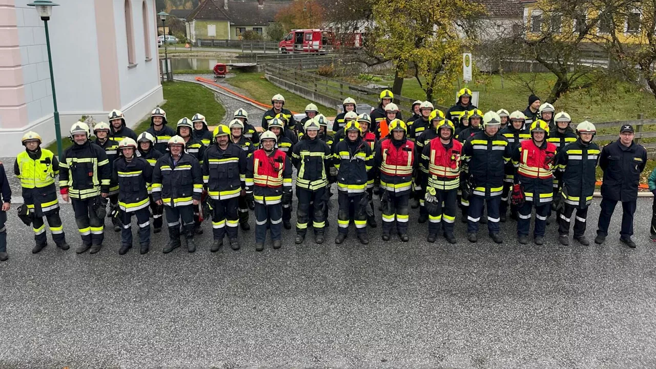 Personenrettung aus brennendem Objekt in Rafings geübt