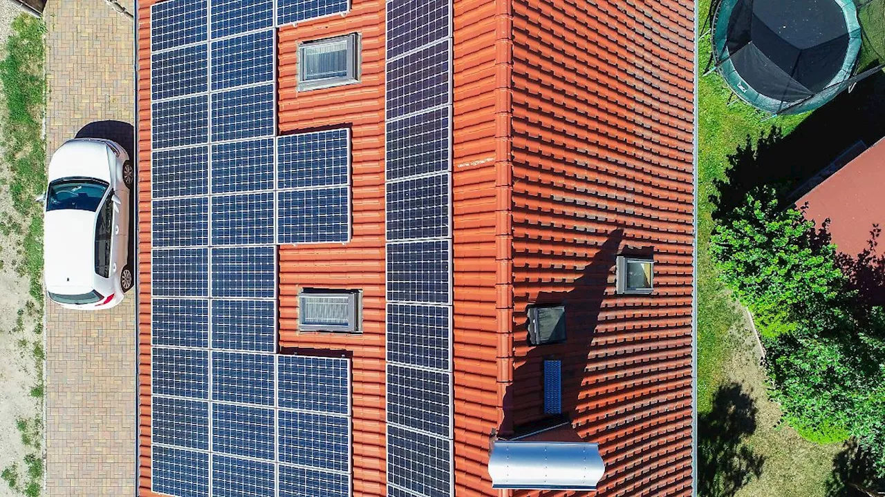 100 Euro pro Jahr sparen: PV-Anlage mit Volleinspeisung: Extra Stromvertrag kündigen?