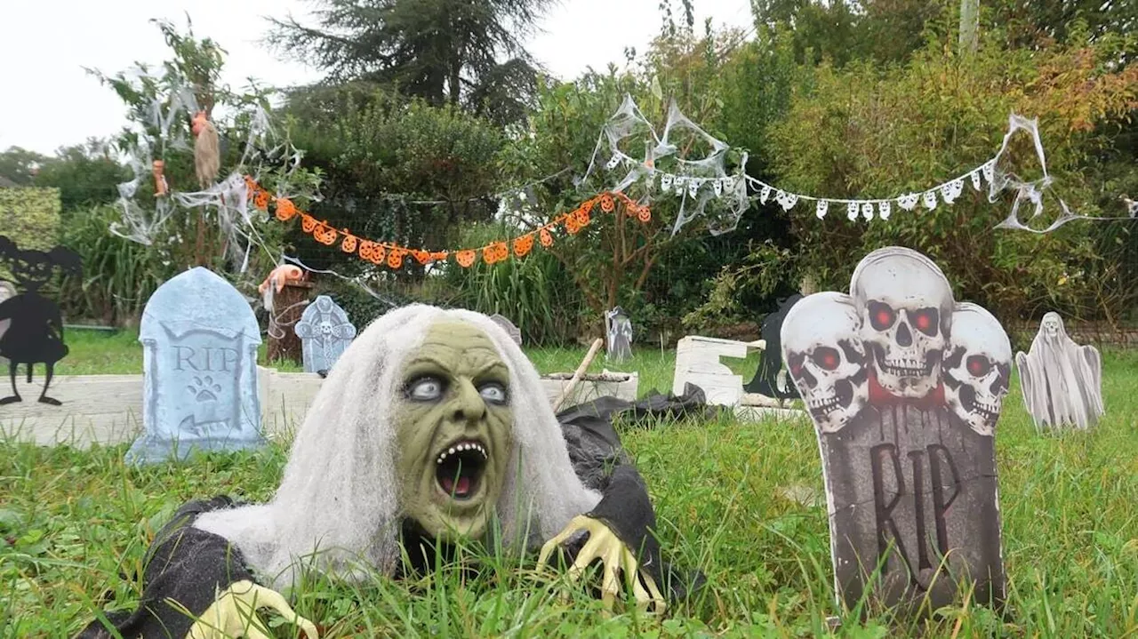 Pour Halloween, ils ont décoré leur jardin afin de faire plaisir aux enfants