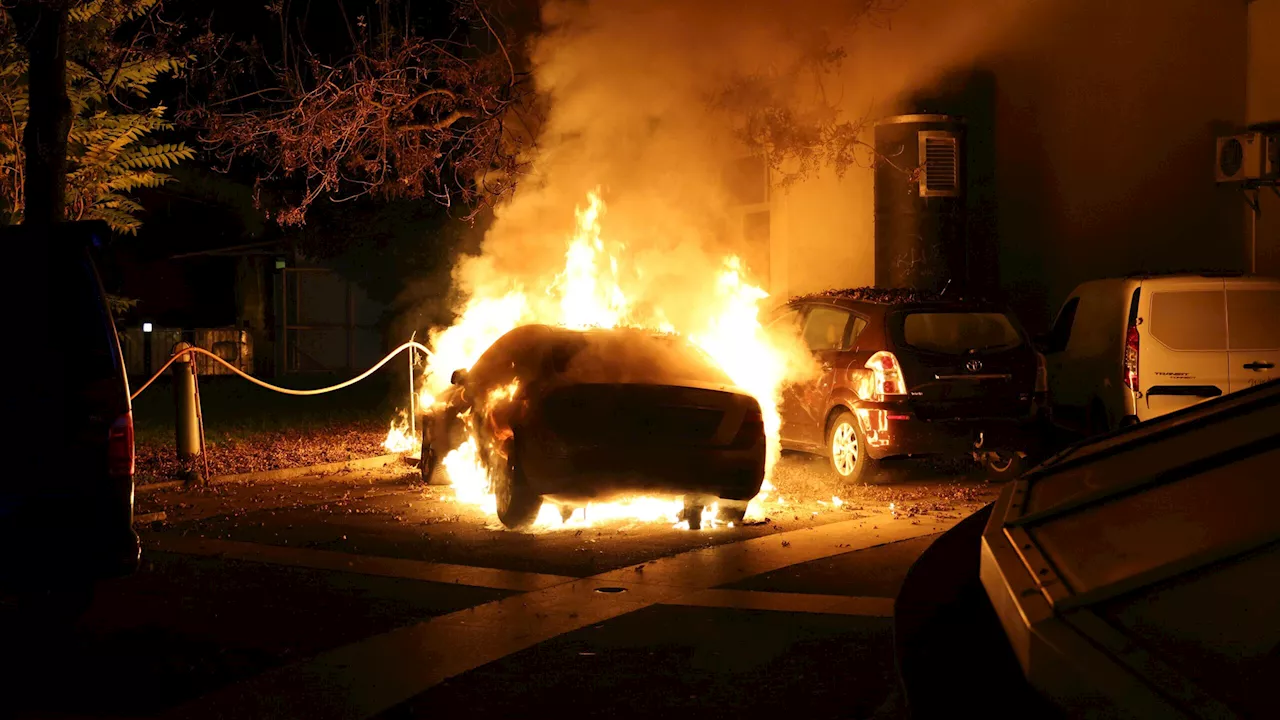 Stadt Zug ZG: Zwei Autos in Flammen