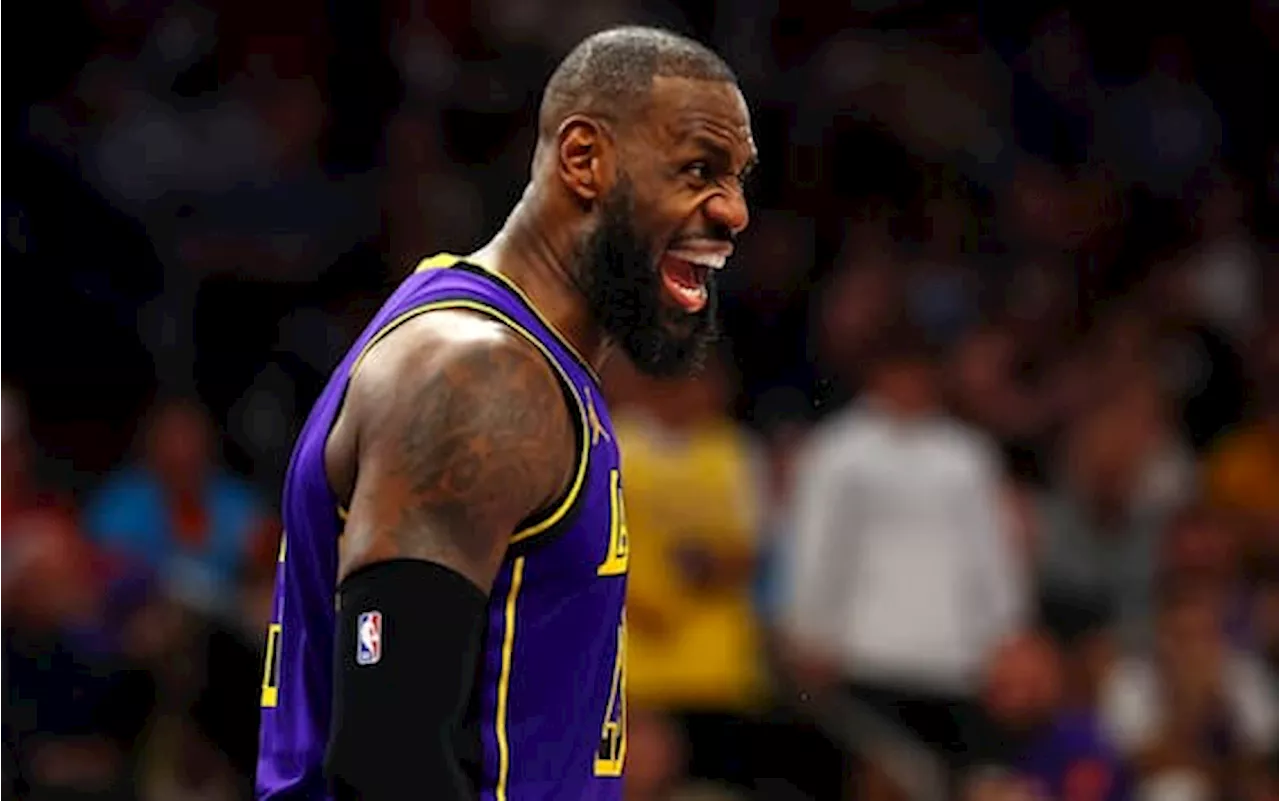 NBA, LeBron James salva la striscia di partite in doppia cifra solo all’ultimo