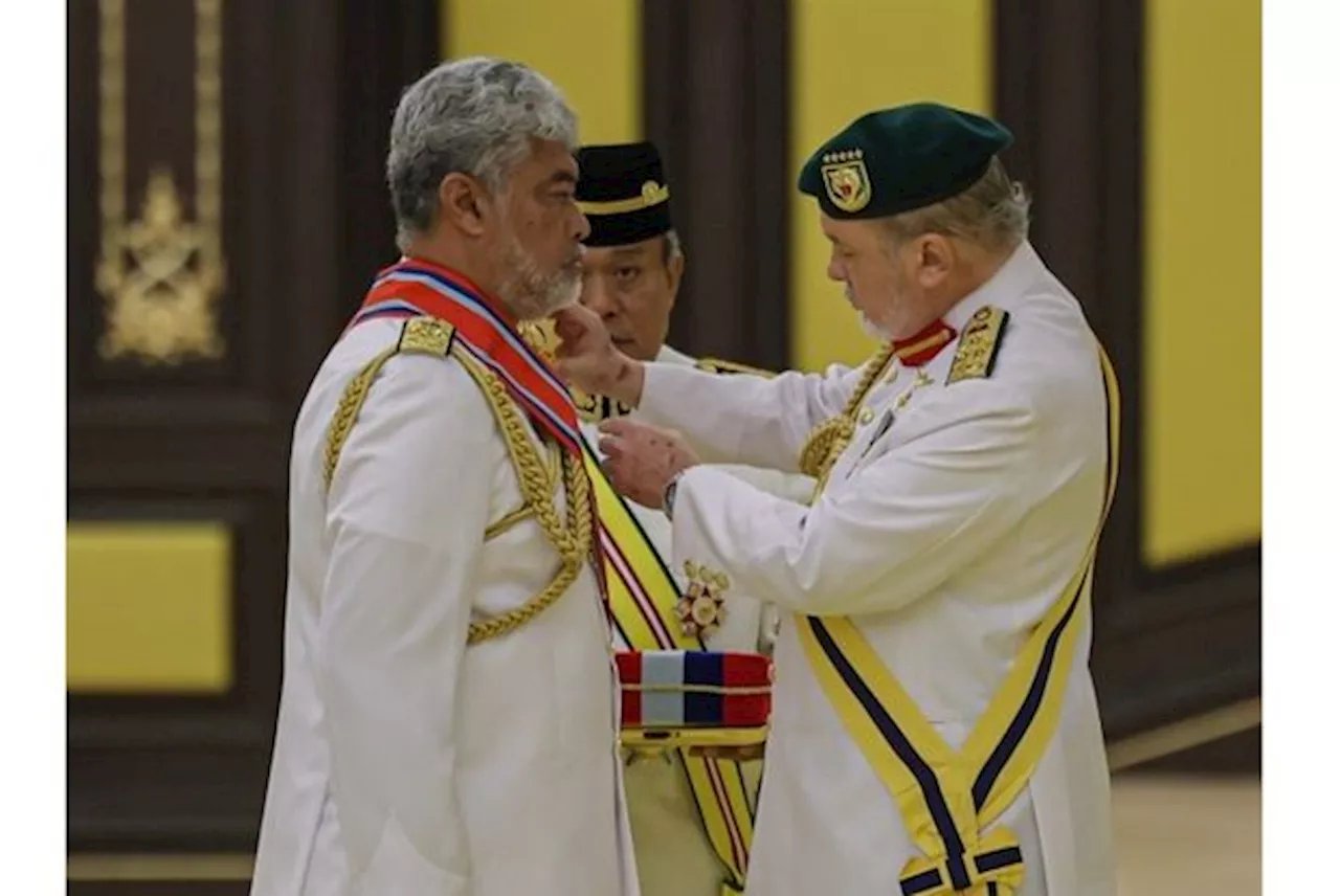 King confers gallantry awards on 100 recipients today