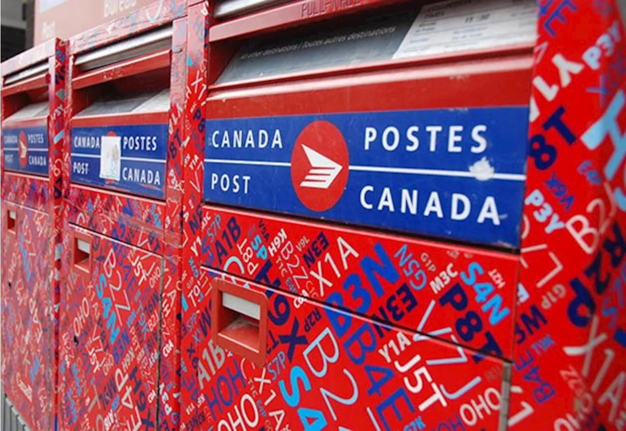 'We don’t want to strike,' says B.C. postal worker as talks continue