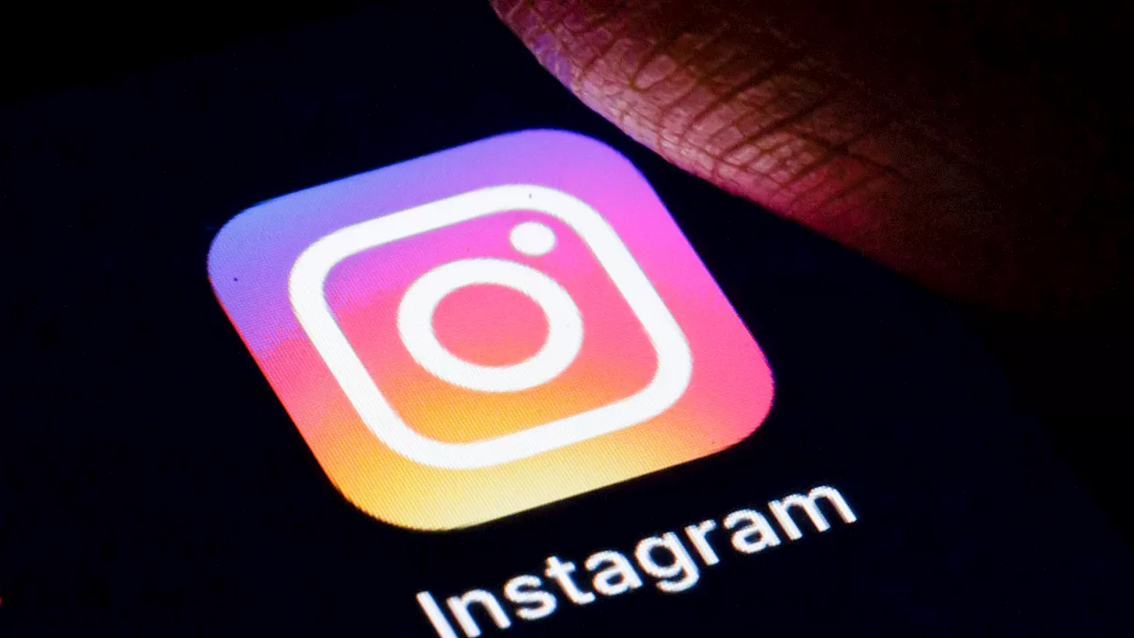 Instagram messages down UPDATES: Thousands of users report issues with app...