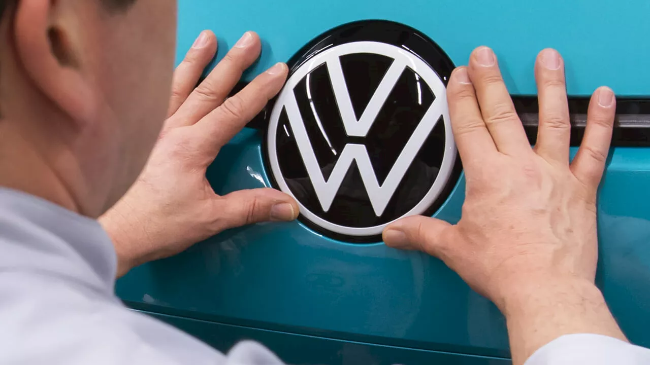 Mentre la Germania trema per la crisi di Volkswagen l'Italia taglia i fondi all'automotive