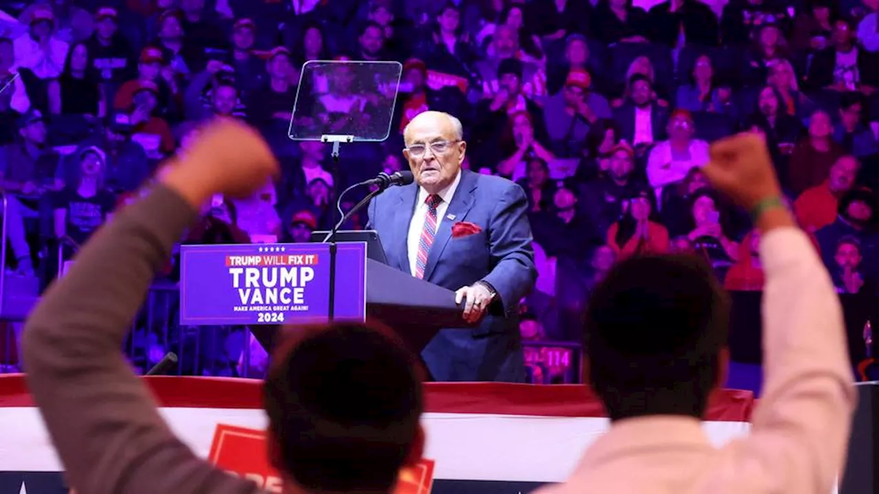 Trump's Muslim supporters slam Giuliani as 'unhinged lunatic'