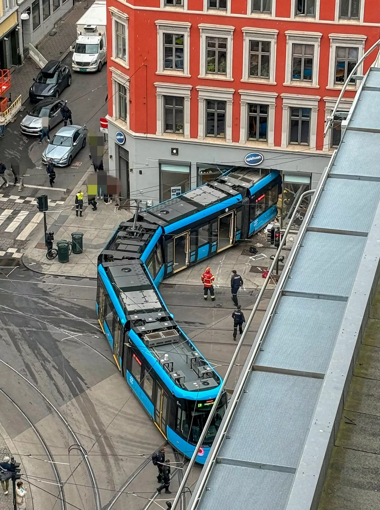 Trikk krasjet i butikk i Oslo sentrum