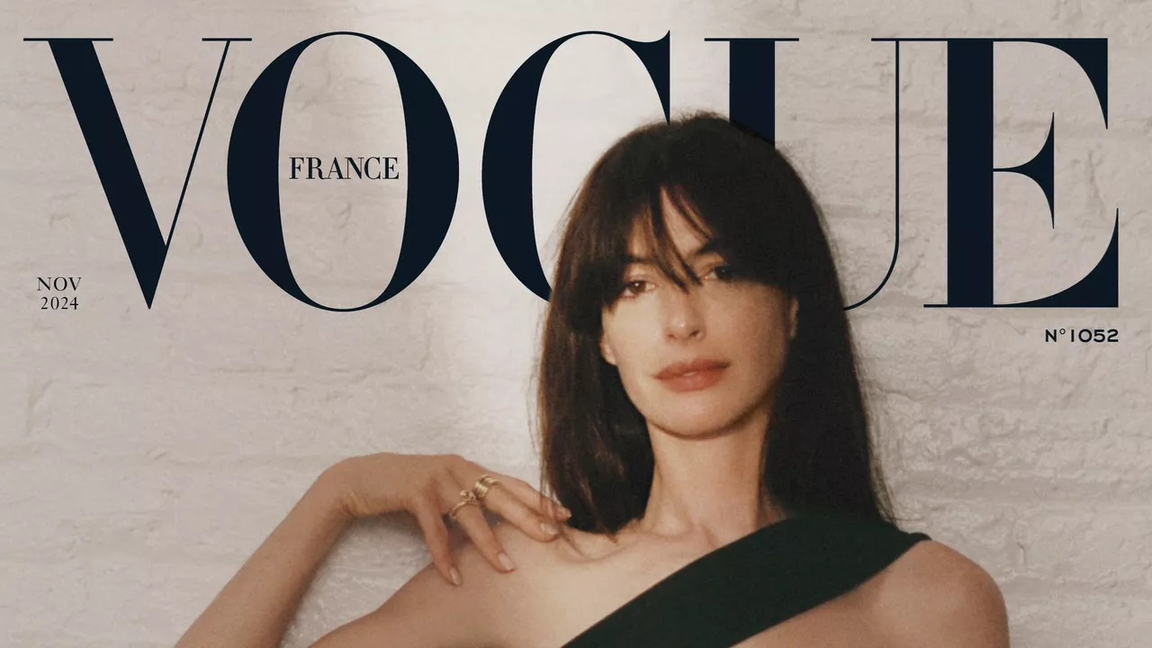 Anne Hathaway est la cover star du numéro de novembre 2024 de Vogue France