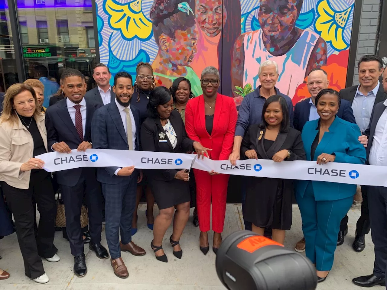 Bed-Stuy sees new Chase Bank branch offering free financial services along with traditional banking