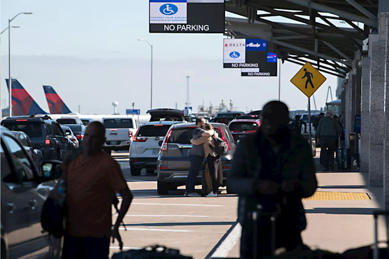 Airport Concession Workers Win $25 Minimum Wage