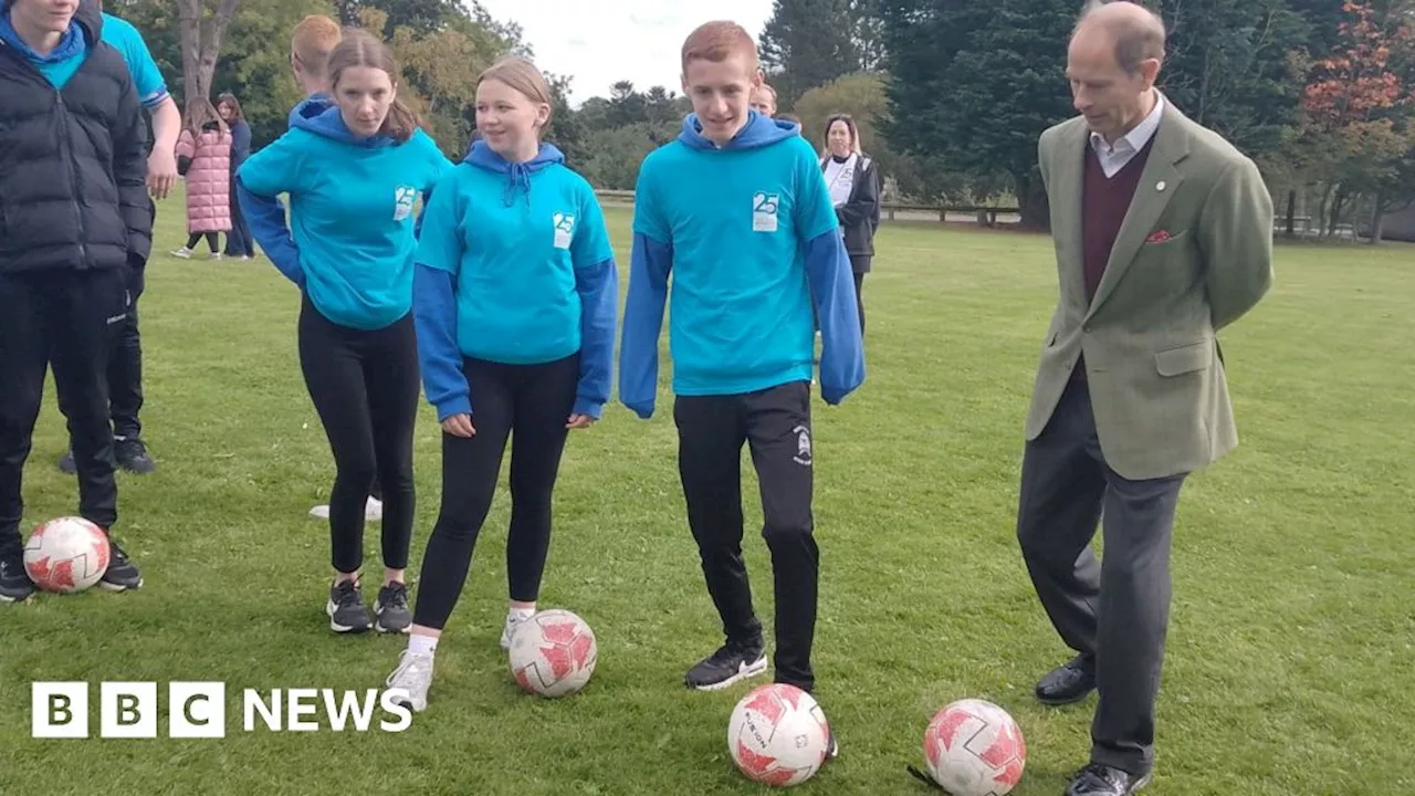 Duke of Edinburgh meets young award participants