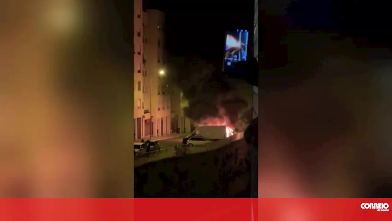 Carros da família do triplo homicida de Lisboa incendiados na mesma rua do crime