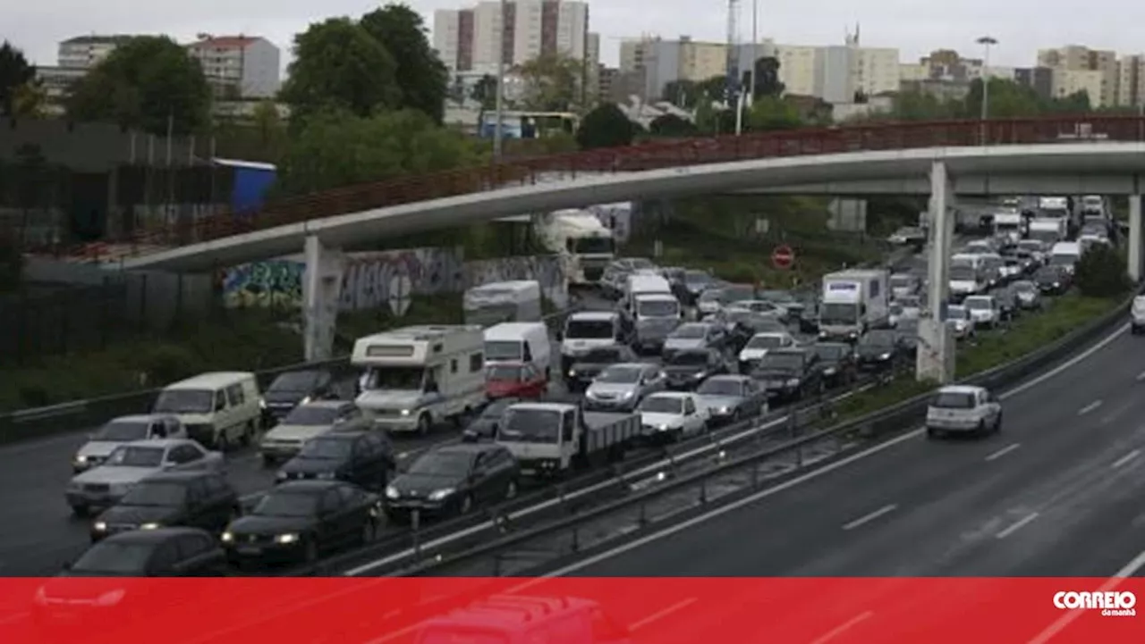 Colisão causa longas filas de trânsito na VCI no Porto