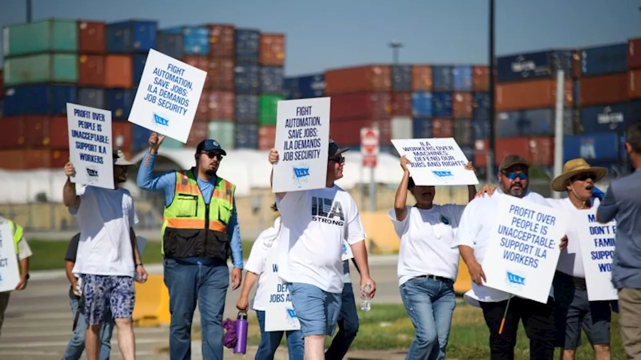 Se logra acuerdo de salarios en puertos de EE.UU. y trabajadores en huelga regresarán a sus puestos el viernes