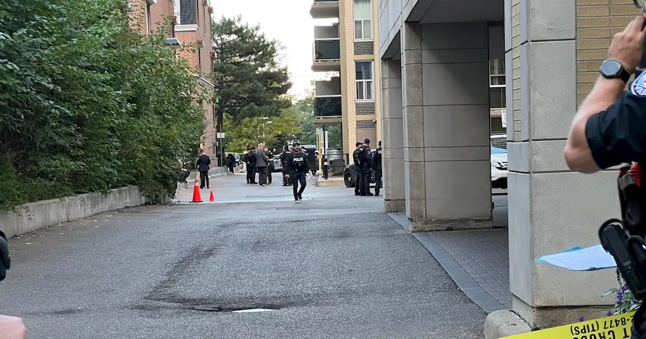 Cop in hospital after being shot in midtown Toronto; shooter sought