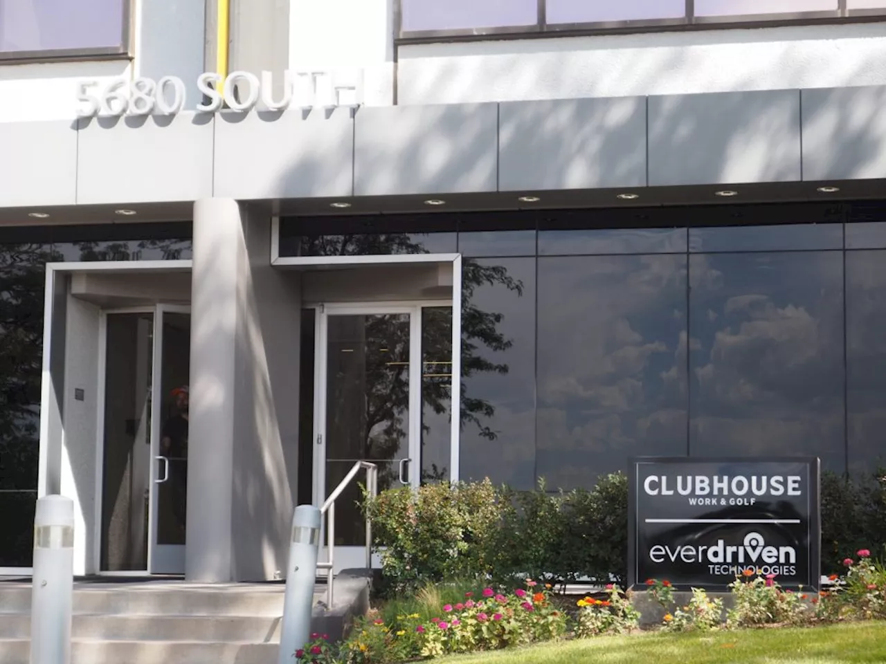 In a DTC office building, coworking meets country club