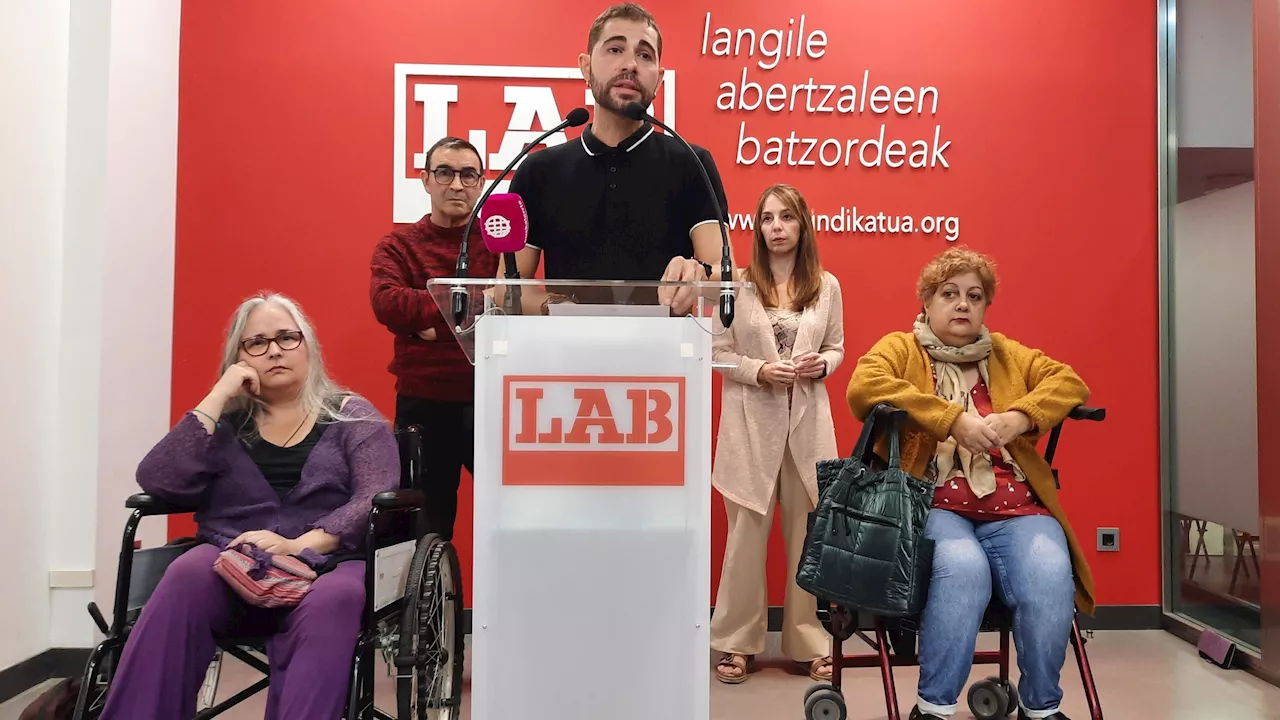 Elena tendrá que ir este jueves a trabajar en silla de ruedas limpiando un colegio