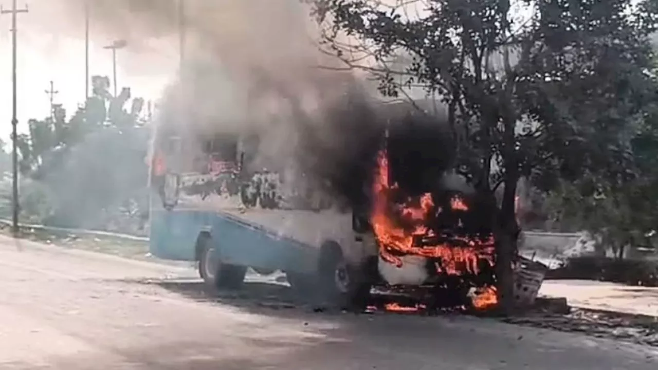 Noida Bus Fire: चलती बस में लगी भीषण आग, चालक समेत तीन लोगों ने कूदकर बचाई जान